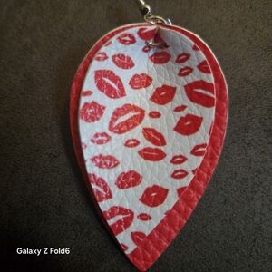 ❤️3/$15 Red and White Lip Print Double Layer Teardrop Faux Leather Earrings